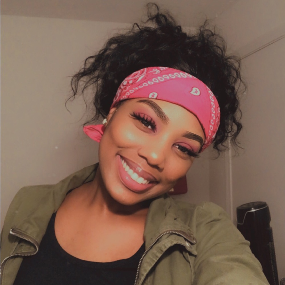 Meet your Posher, Shawntekia